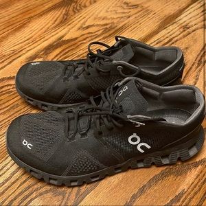 On Clouds Black Womens 10.5/Mens 9